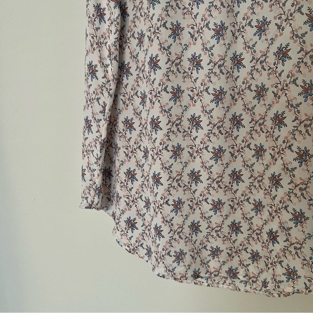 LOFT Blouse - Like New - Picture 3 of 7